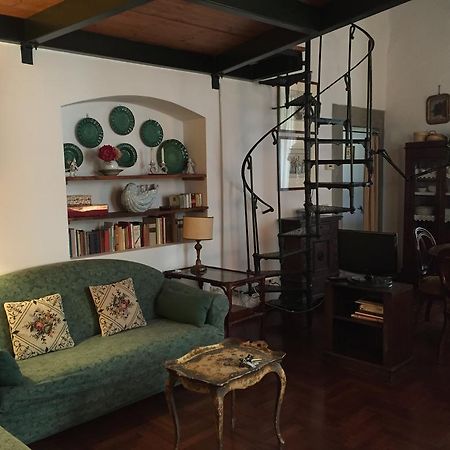 Ghibellina 65 At Medici Apartment Florence Bilik gambar